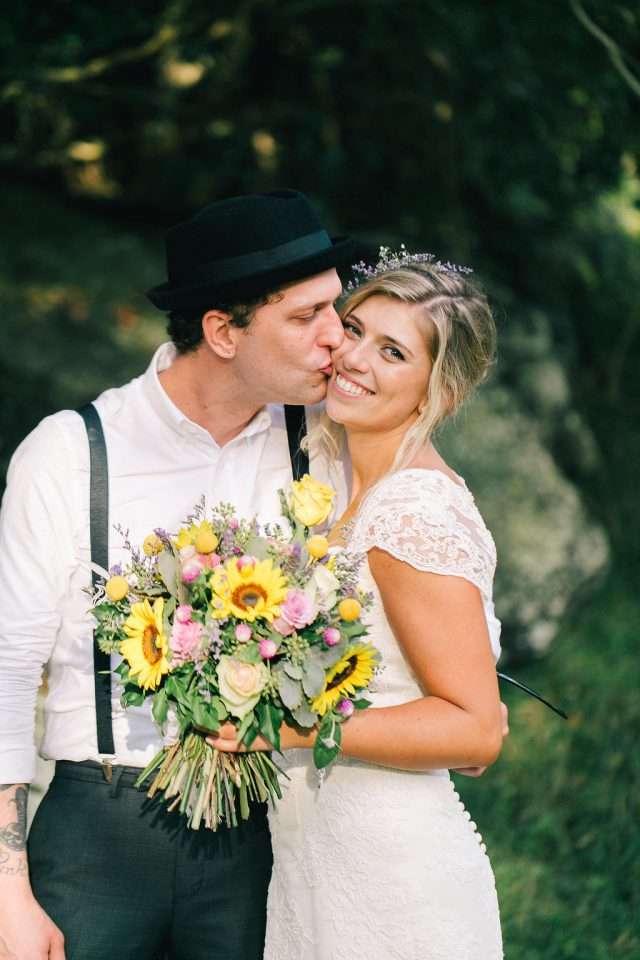 yellow-white-lavender-beach-wedding-in-sydney-25