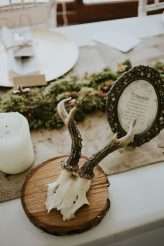 boho-inspired-shakespearean-wedding-in-a-cave-16