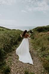 boho-inspired-shakespearean-wedding-in-a-cave-30