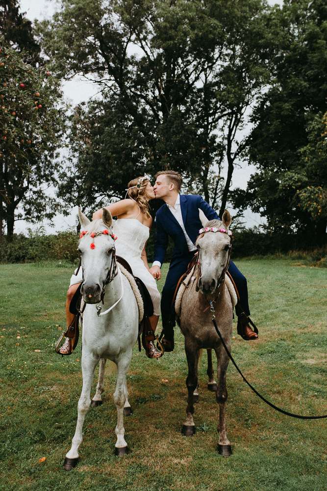 Bohemian Fairytale Dream Wedding with Horses (34)
