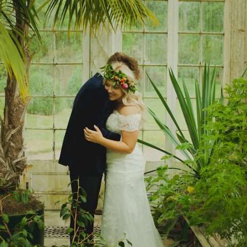 Colourful DIY Wedding in an Aircraft Hangar (34)