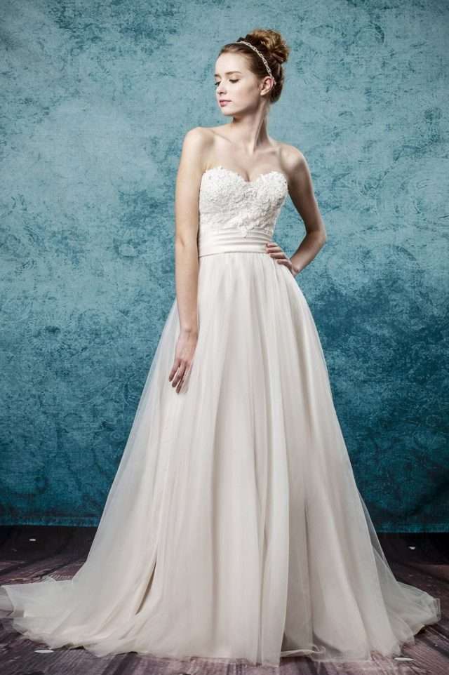 Win a Made-to-Measure Wedding Dress from Leis Atelier! · Rock n Roll Bride