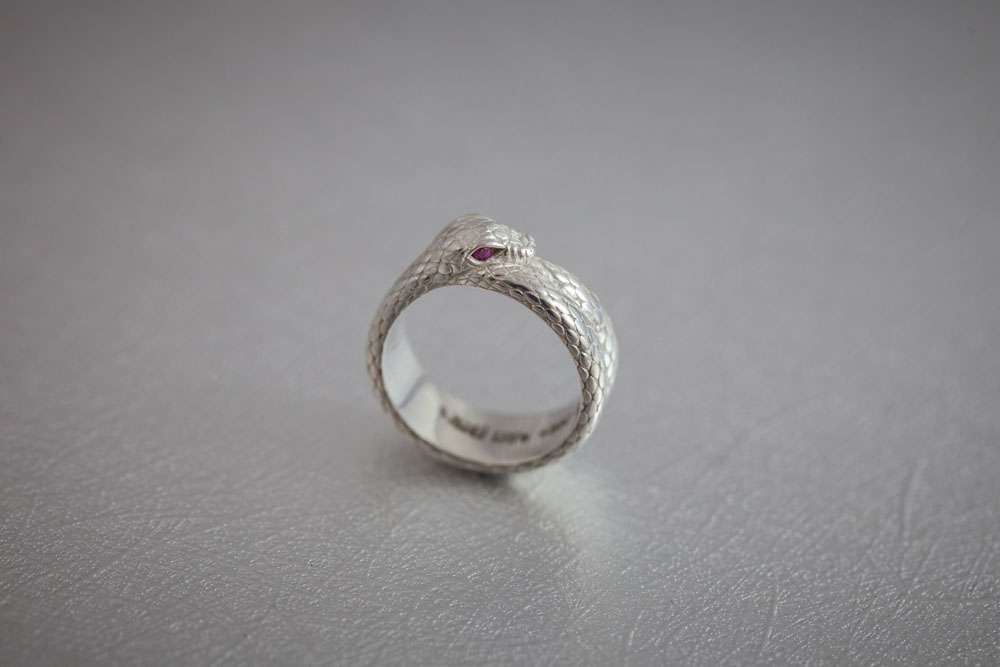 Design the Alternative Wedding Ring You've Always Wanted with CustomMade (11)