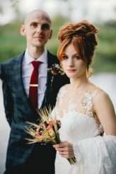 Golden Autumnal Wedding with DIY Catering & Dried Flower Bouquets (16)