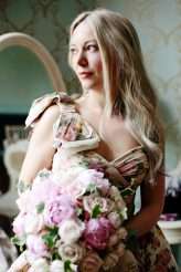 A Glamorous Scottish Wedding with a Floral Dress (11)