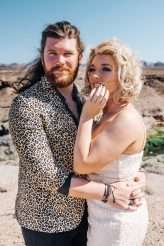 Sunset Photos, Hot Dogs & The Oldest Bar in Vegas A Relaxed Old School Las Vegas Wedding (4)