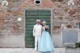 Tuscan Pool Party Wedding With Frida Kahlo Bride & All the Guests in White (10)