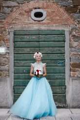 Tuscan Pool Party Wedding With Frida Kahlo Bride & All the Guests in White (11)