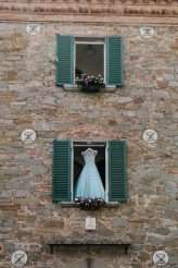 Tuscan Pool Party Wedding With Frida Kahlo Bride & All the Guests in White (3)