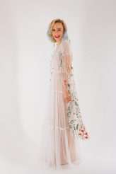 n Roll Bride Confetti Shoot