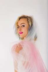 n Roll Bride Confetti Shoot