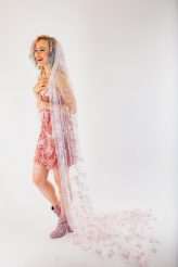 n Roll Bride Confetti Shoot