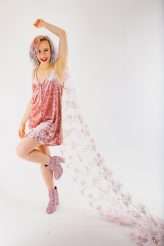 n Roll Bride Confetti Shoot