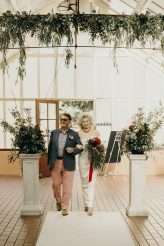 Classic Hollywood Wedding in a Botanical Garden With a Blonde Bombshell Bride (10)