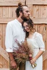 Artistic DIY Nashville Farm Wedding with a $3000 Budget (26)