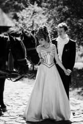 Big Budget Sci-Fi vs Neo-Gothicism Wedding at Bran Castle, Romania! (38)