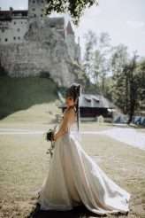 Big Budget Sci-Fi vs Neo-Gothicism Wedding at Bran Castle, Romania! (40)