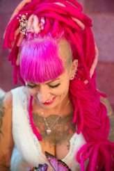 Late Summer Wedding With Sunflowers, Glitter & Lots of Pink (7)