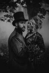 Macabre Edgar Allen Poe Inspired Bridal Shoot (15)