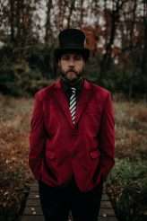 Macabre Edgar Allen Poe Inspired Bridal Shoot (24)