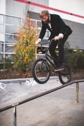 Modern Industrial Wedding with All the Feels (18)