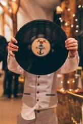 Red & White Rockabilly Wedding with Pigs (39)