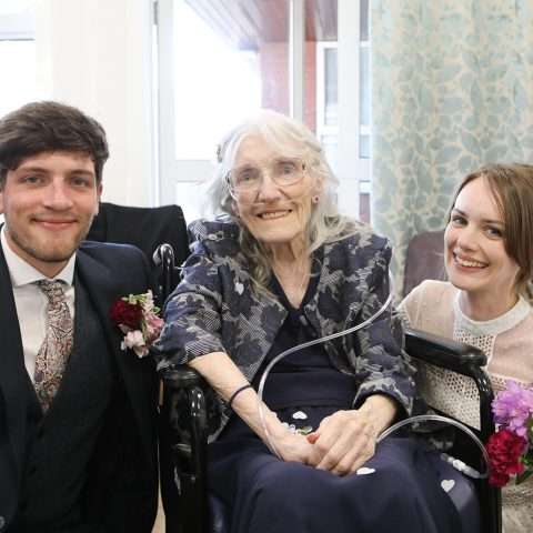 Emotional English Garden Wedding (With a Special Visit to Grandma) (21)