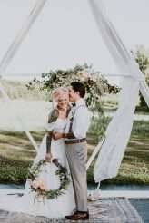 Free-Spirited Outdoors Wedding Style in Quebec (11)