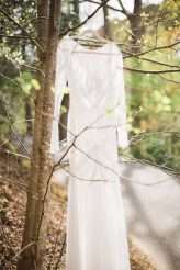 Southern Lodge Wedding with Modern Bohemian Styling & The Guests All in White (18)