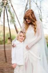 Southern Lodge Wedding with Modern Bohemian Styling & The Guests All in White (30)