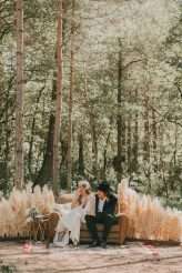 A Nature-Inspired Farmhouse Wedding in Spain with Pampas Grass & Vintage Sofas (12)