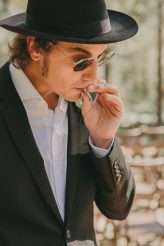 A Nature-Inspired Farmhouse Wedding in Spain with Pampas Grass & Vintage Sofas (27)