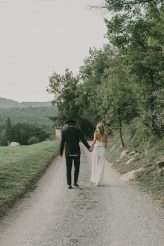 A Nature-Inspired Farmhouse Wedding in Spain with Pampas Grass & Vintage Sofas (44)