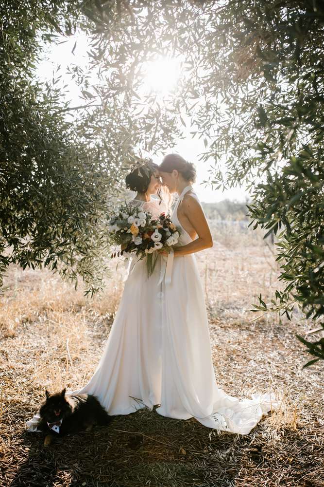 https://www.rocknrollbride.com/wp-content/uploads/2019/06/Intimate-Bohemian-Wedding-with-Italian-Russian-Traditions-26.jpg