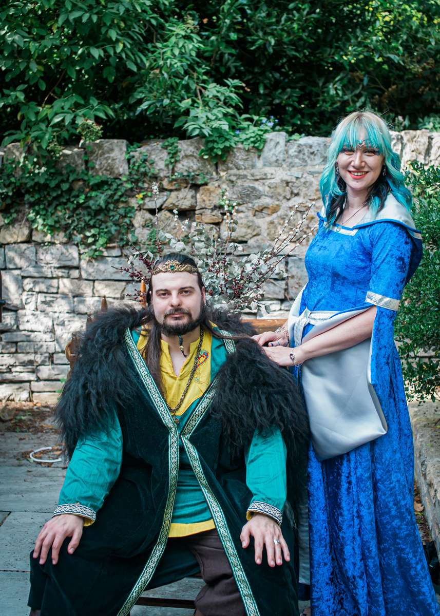 A Handfasting Glastonbury Tor Wedding with a Lord of the Rings Twist ...